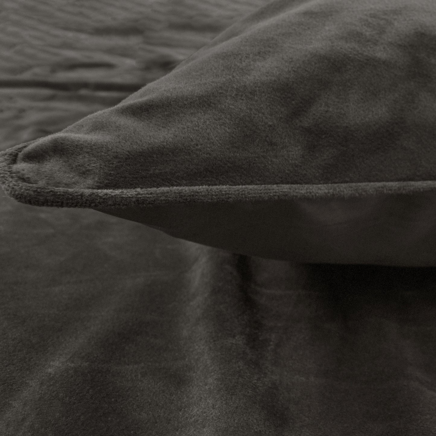Velvet Piping Deep Taupe 240 x 220