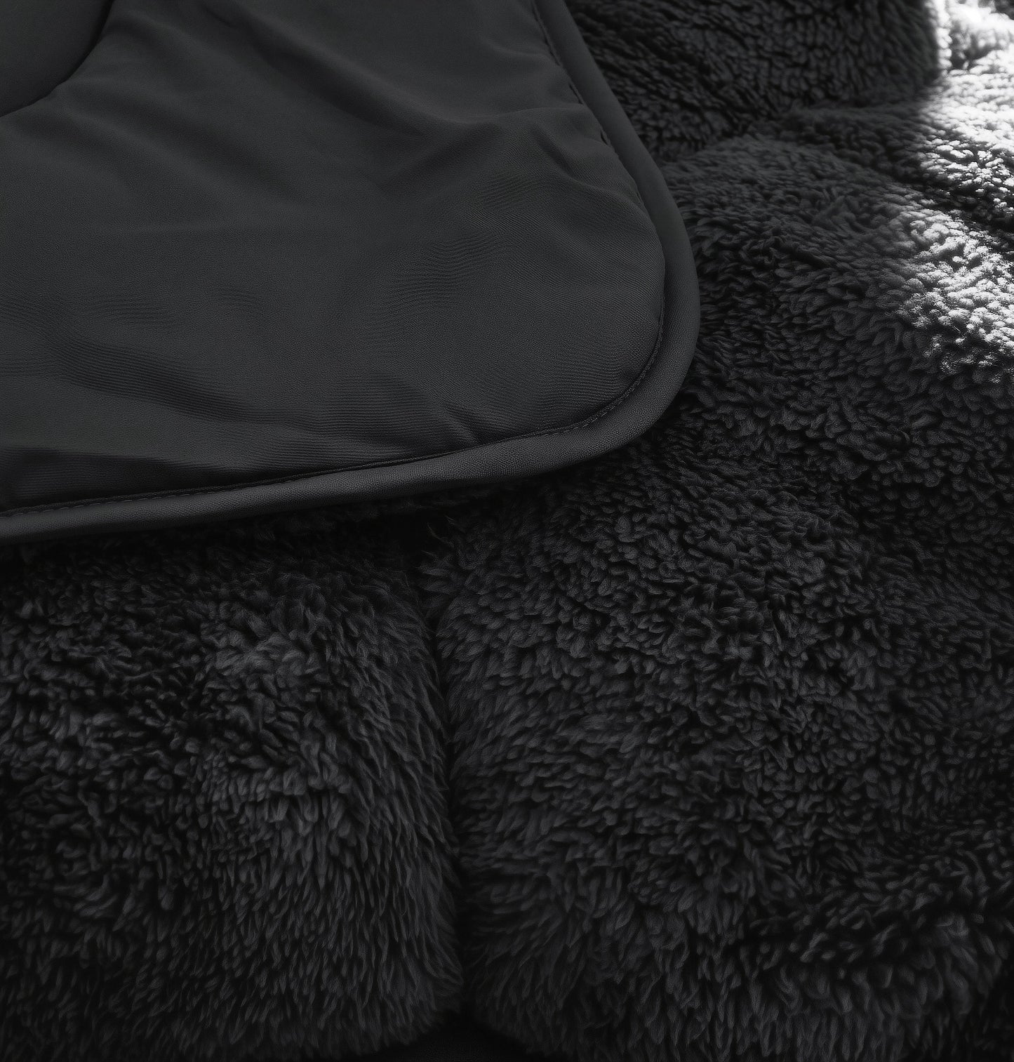 Lazy Dekbed Teddy Zwart 140 x 200 Met Luxe Kussensloop