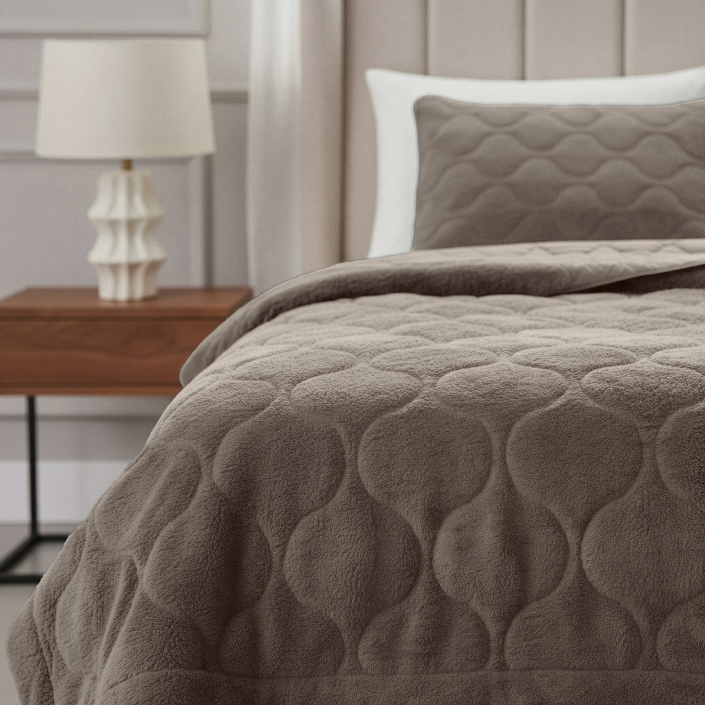 Lazy Dekbed Teddy Taupe/Grijs 240 x 200 Met Luxe Kussenslopen