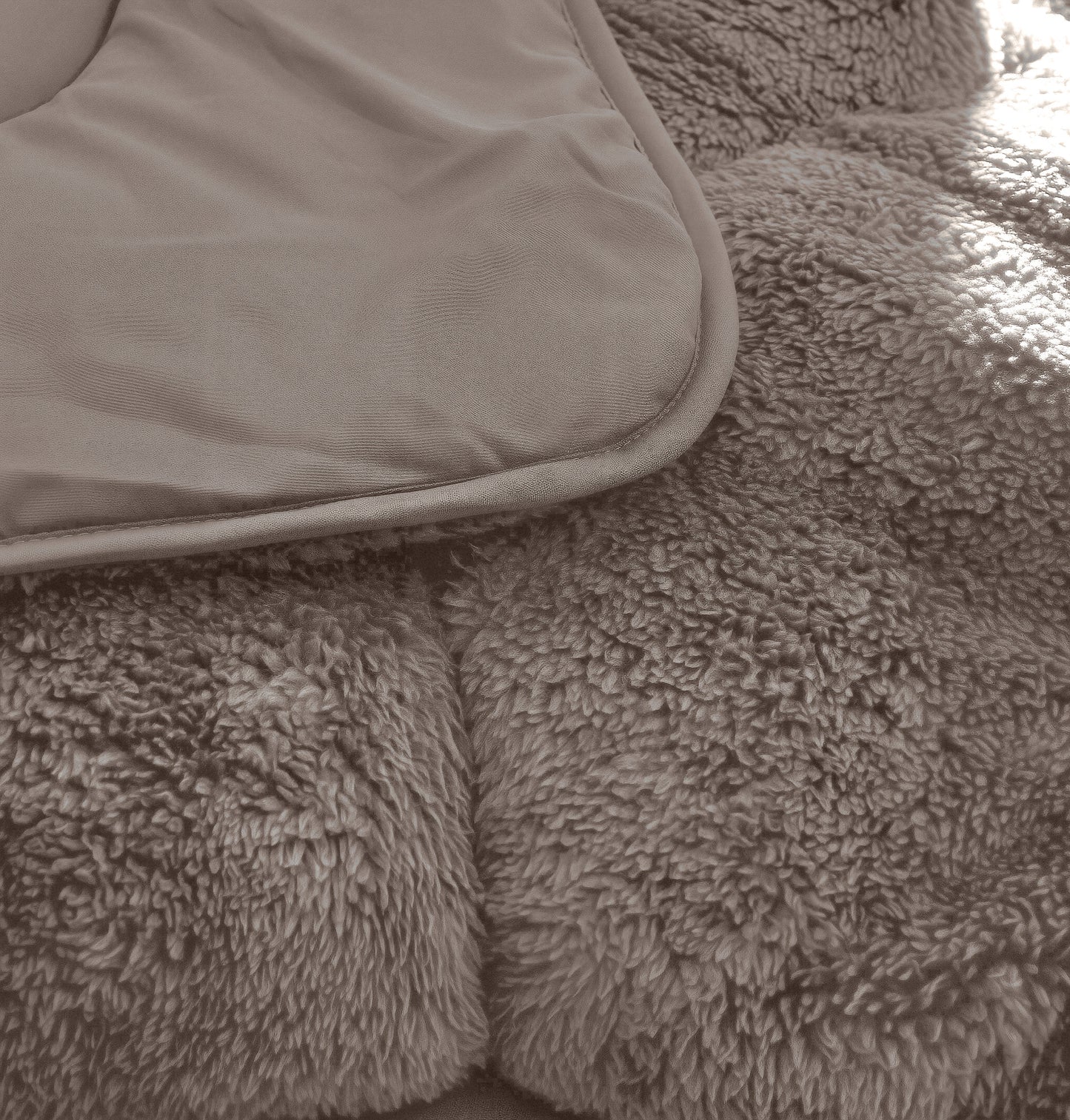 Lazy Dekbed Teddy Taupe/Grijs 240 x 200 Met Luxe Kussenslopen