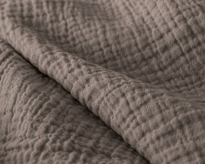 Lazy Dekbed Mousseline Donker Taupe 200 x 200 Met Kussenslopen