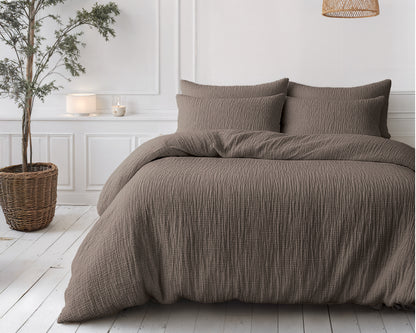 Lazy Dekbed Mousseline Donker Taupe 240 x 200 Met Kussenslopen